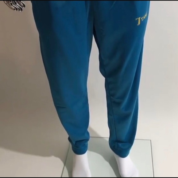 Tracksuit - Picture 4 of 4